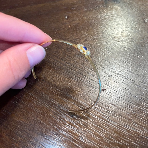 gold bracelet with blue flower - Picture 2 of 2